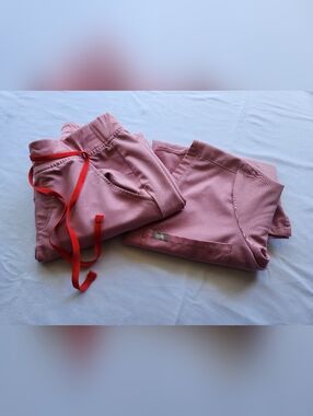 XS/S FIGS Chalk Pink Set RARE Retired Color